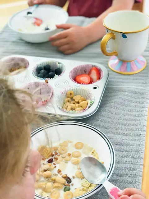 Chip cup and muffin tin