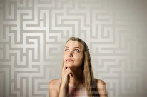 Root cause of migraine pic of woman looking at a maze